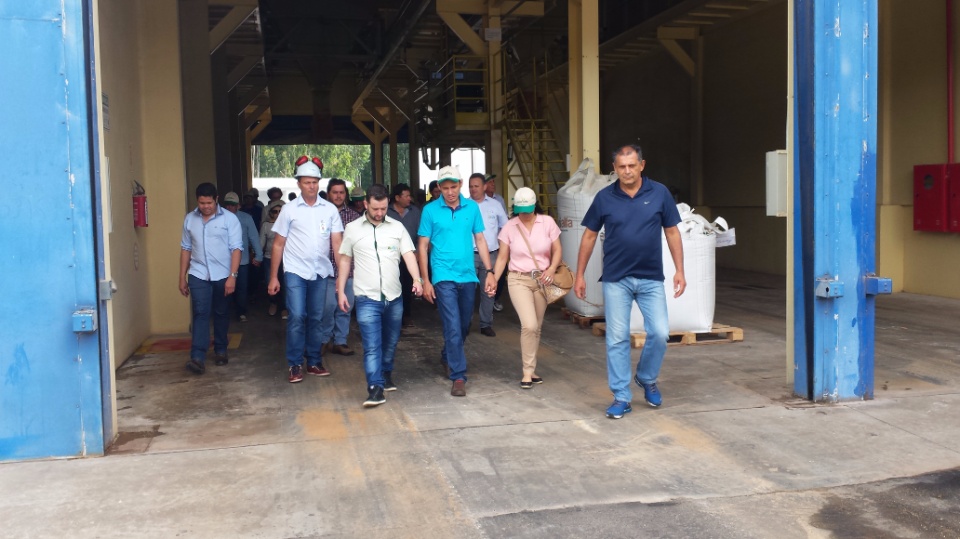 Agricultores de Nova Alvorada do Sul, visita fábrica da Cooperalfa em Chapecó-SC