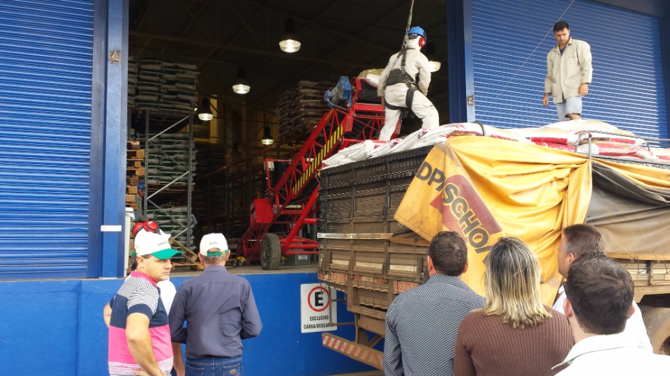 Agricultores de Nova Alvorada do Sul, visita fábrica da Cooperalfa em Chapecó-SC