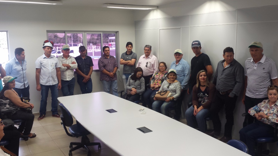 Agricultores de Nova Alvorada do Sul, visita fábrica da Cooperalfa em Chapecó-SC