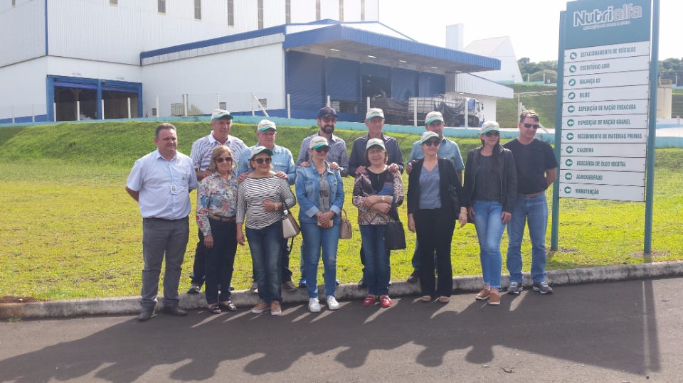 Agricultores de Nova Alvorada do Sul, visita fábrica da Cooperalfa em Chapecó-SC
