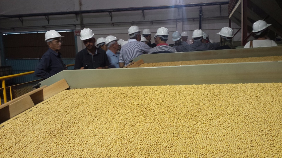 Agricultores de Nova Alvorada do Sul, visita fábrica da Cooperalfa em Chapecó-SC