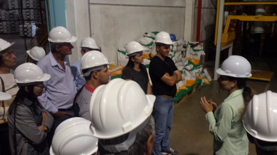 Agricultores de Nova Alvorada do Sul, visita fábrica da Cooperalfa em Chapecó-SC
