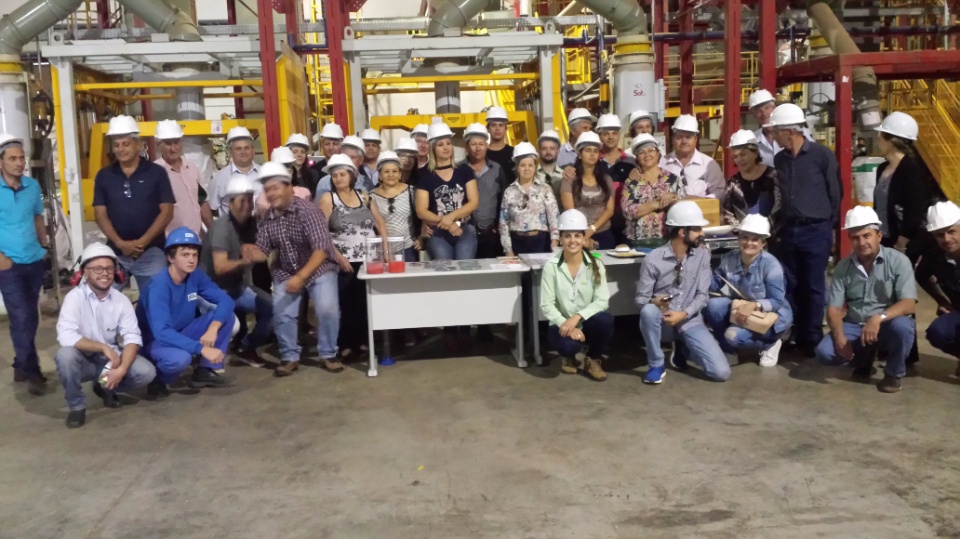 Agricultores de Nova Alvorada do Sul, visita fábrica da Cooperalfa em Chapecó-SC