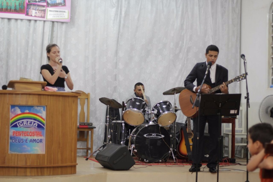 Grupo Jovem Herdeiros de Cristo comemora seu primeiro aniversário com culto de adoração