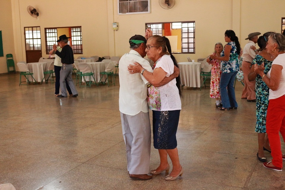Em Rio Brilhante festa da melhor idade atraiu centenas de idosos