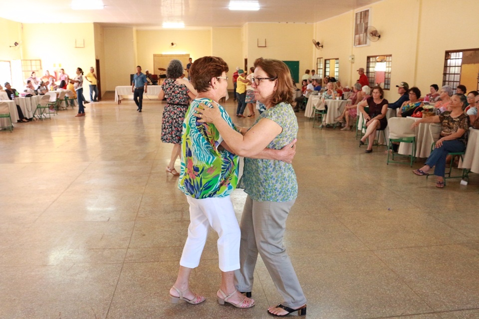 Em Rio Brilhante festa da melhor idade atraiu centenas de idosos