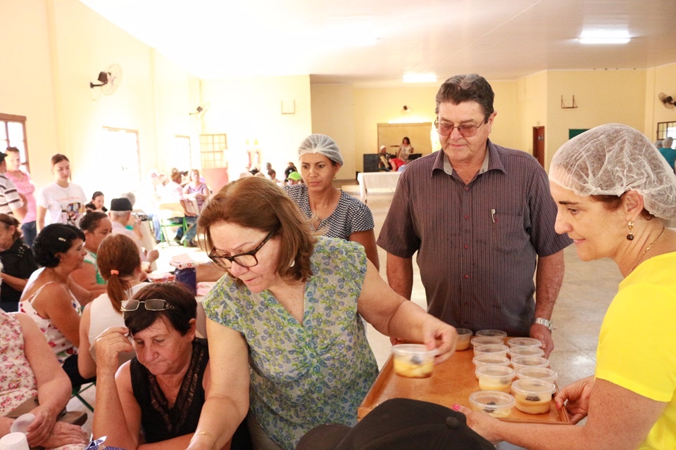 Em Rio Brilhante festa da melhor idade atraiu centenas de idosos