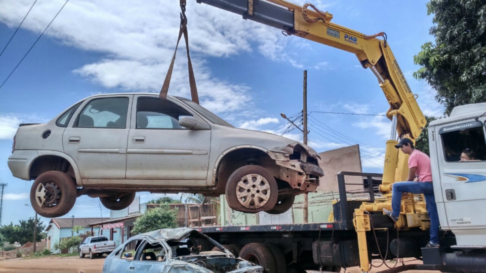 Nova Alvorada do Sul Agetran remove sucatas