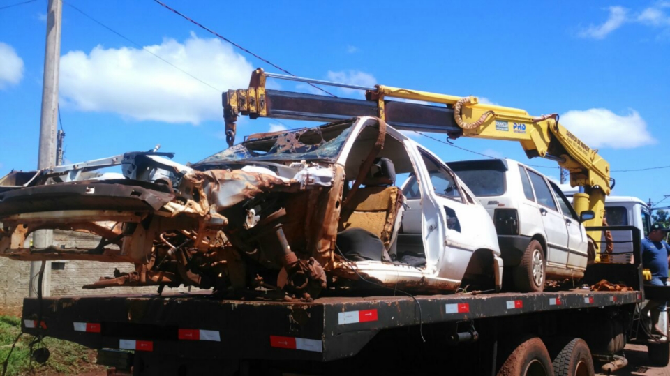 Nova Alvorada do Sul Agetran remove sucatas