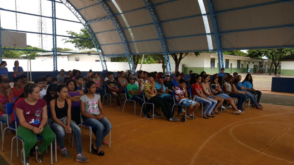 Alunos de escolas públicas participam de ciclo de palestras em Eldorado