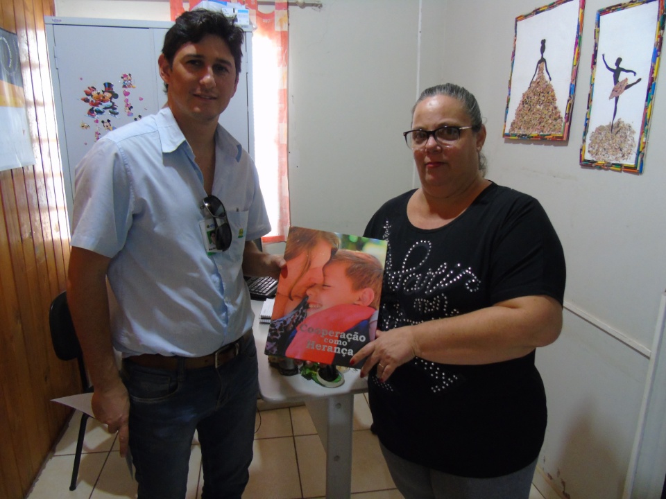 Cooper Alfa fez a entrega do livro “Cooperação como Herança” nas escolas de Nova Alvorada do Sul