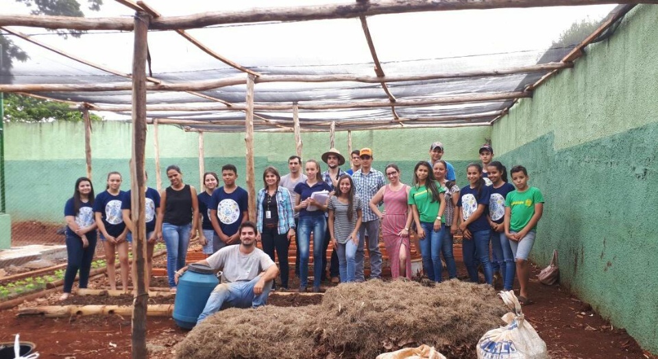 Escola Barão de Douradina é pioneira no estado em compostagem com método UFSC