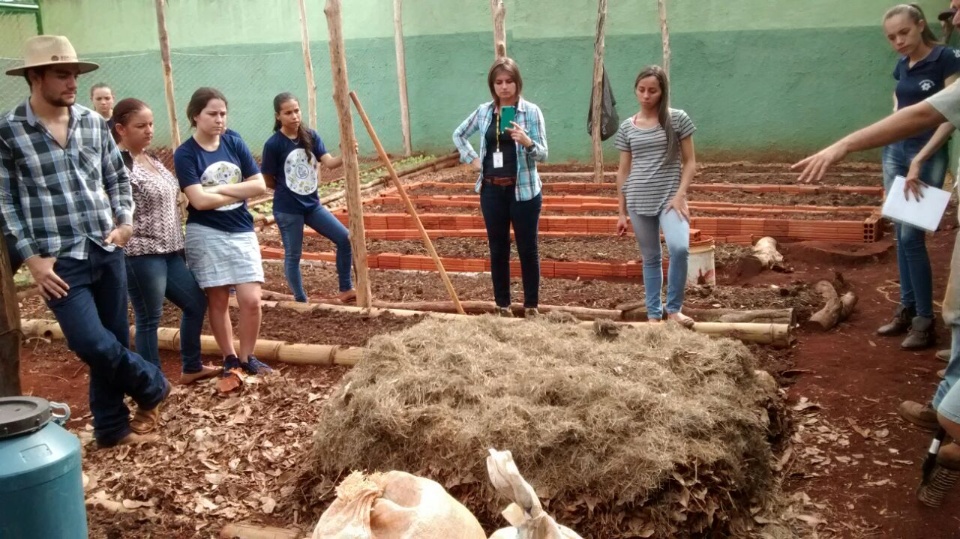 Escola Barão de Douradina é pioneira no estado em compostagem com método UFSC