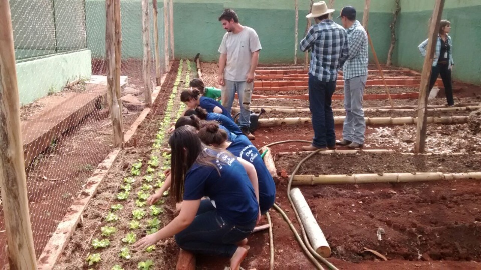 Escola Barão de Douradina é pioneira no estado em compostagem com método UFSC