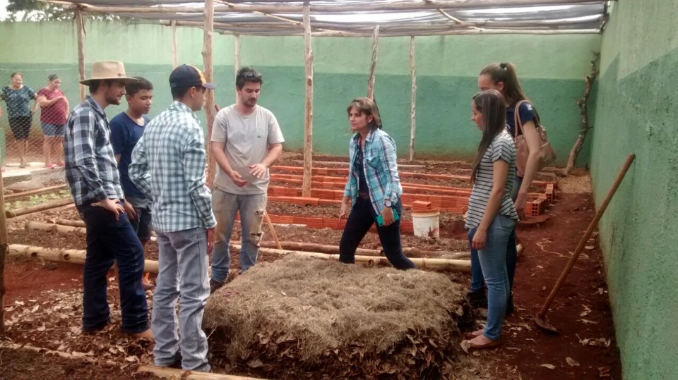 Escola Barão de Douradina é pioneira no estado em compostagem com método UFSC