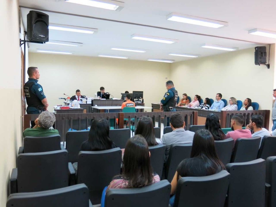 Homem acusado de matar investigador de polícia é condenado a mais de 28 anos de prisão Homem acusado de matar investigador de polícia é condenado a mais de 28 anos de prisão