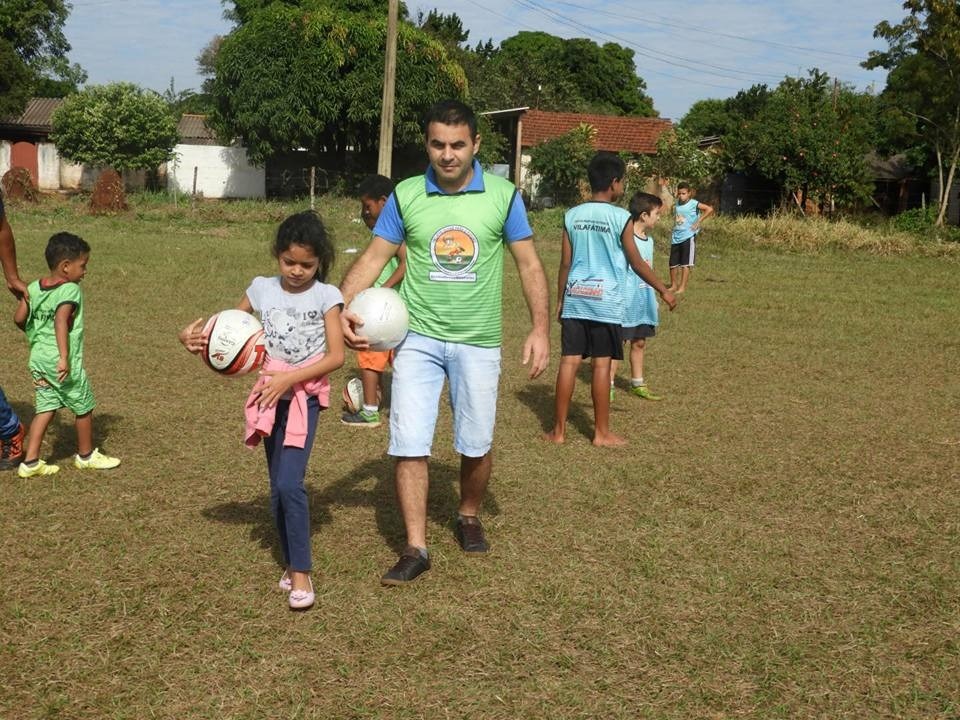 Vereador Adão inaugura escolinha de futebol de base em bairro de Rio Brilhante