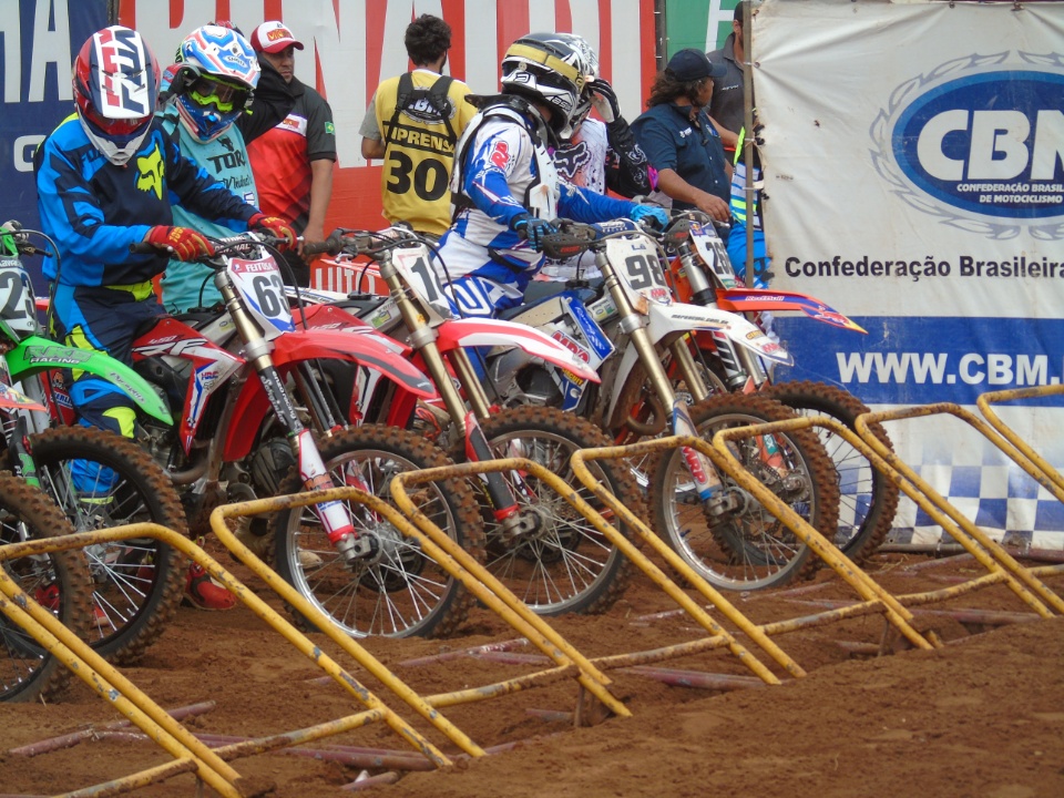 Galeria de Fotos 3: Campeonato Brasileiro de Moto Cross em Nova Alvorada do Sul