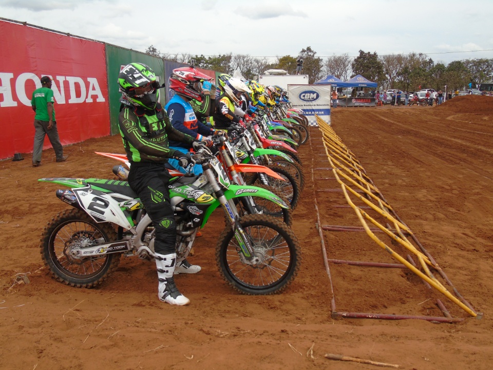 Galeria de Fotos 3: Campeonato Brasileiro de Moto Cross em Nova Alvorada do Sul