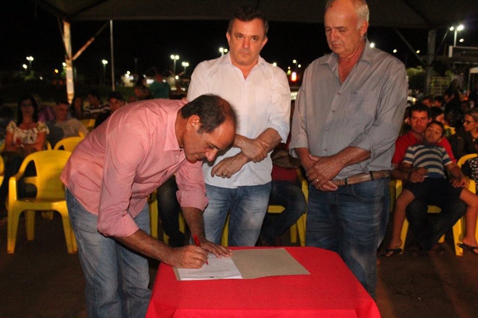 Prefeito Arlei Barbosa assina ordem de serviço para início de obras no Parque Nelson Tereré