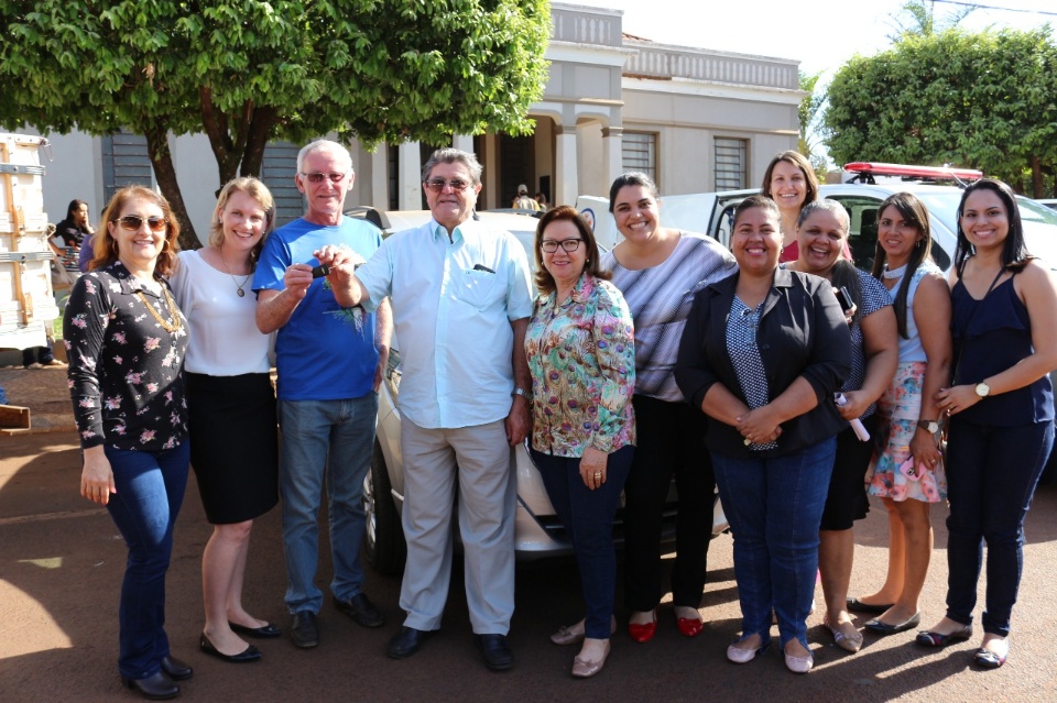 Donato entrega 2 ambulâncias para Saúde e 1 veículo para Assistência Social em Rio Brilhante