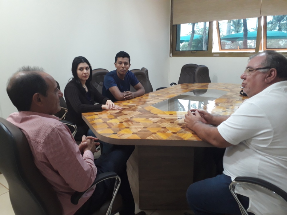 Prefeito Arlei Silva Barbosa, recebeu em seu gabinete estudantes universitários do curso de direito