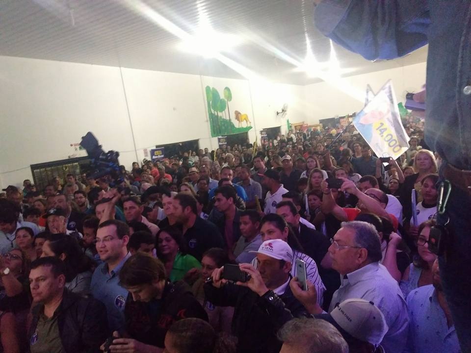 Lançamento da campanha do candidato Neno Razuk superlota Club Ubiratan em Dourados
