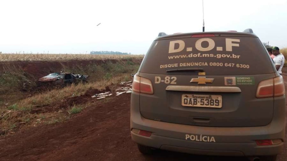 Homem tenta fugir da polícia e capota veículo carregado com maconha em Dourados Homem tenta fugir da polícia e capota veículo carregado com maconha em Dourados