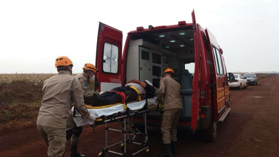 Homem tenta fugir da polícia e capota veículo carregado com maconha em Dourados Homem tenta fugir da polícia e capota veículo carregado com maconha em Dourados