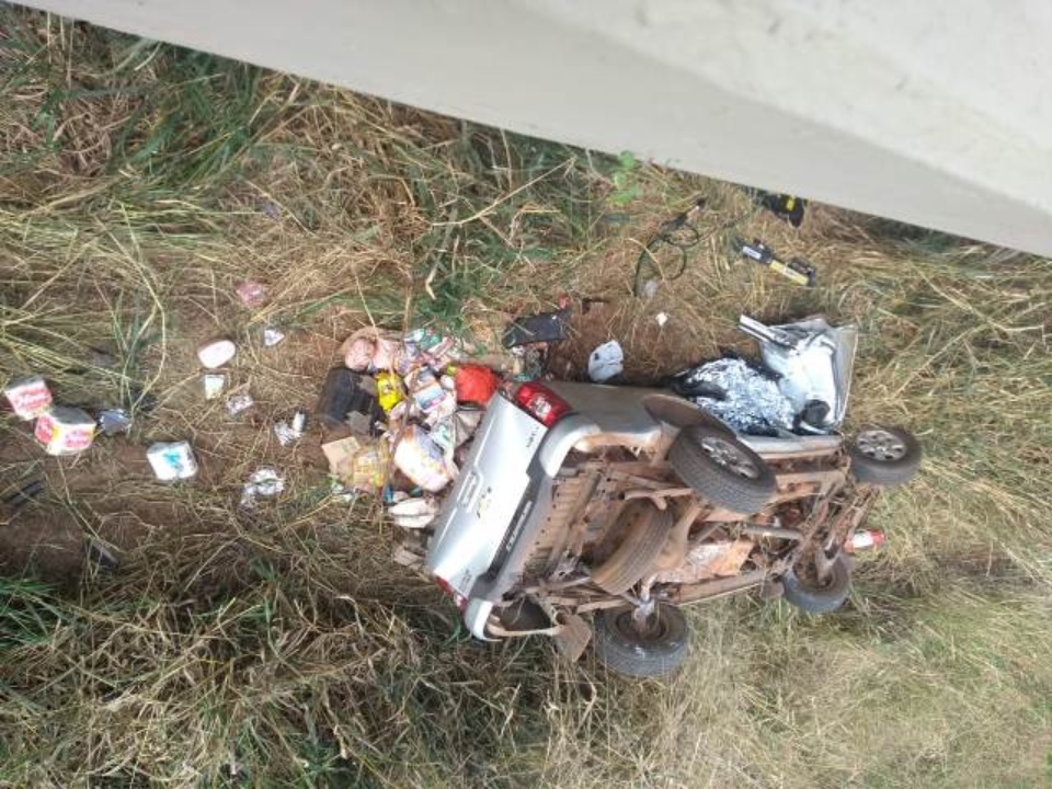 Caminhonete cai de ponte e mata pai e filha na BR-163 Caminhonete cai de ponte e mata pai e filha na BR-163