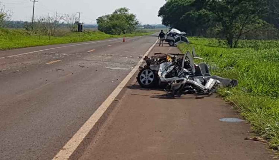 Parati parte ao meio em colisão frontal com carreta e militar do Exército de 32 anos morre Parati parte ao meio em colisão frontal com carreta e militar do Exército de 32 anos morre