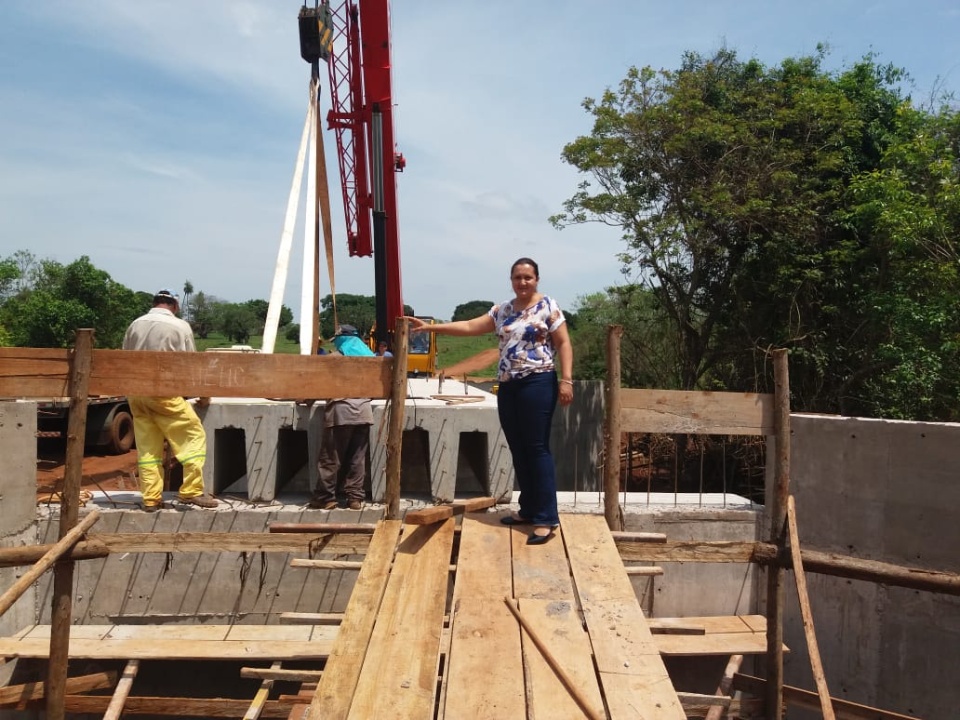 Para Vereadora Aninha, Ponte de Concreto dará mais segurança para os moradores da região da Água Encanada