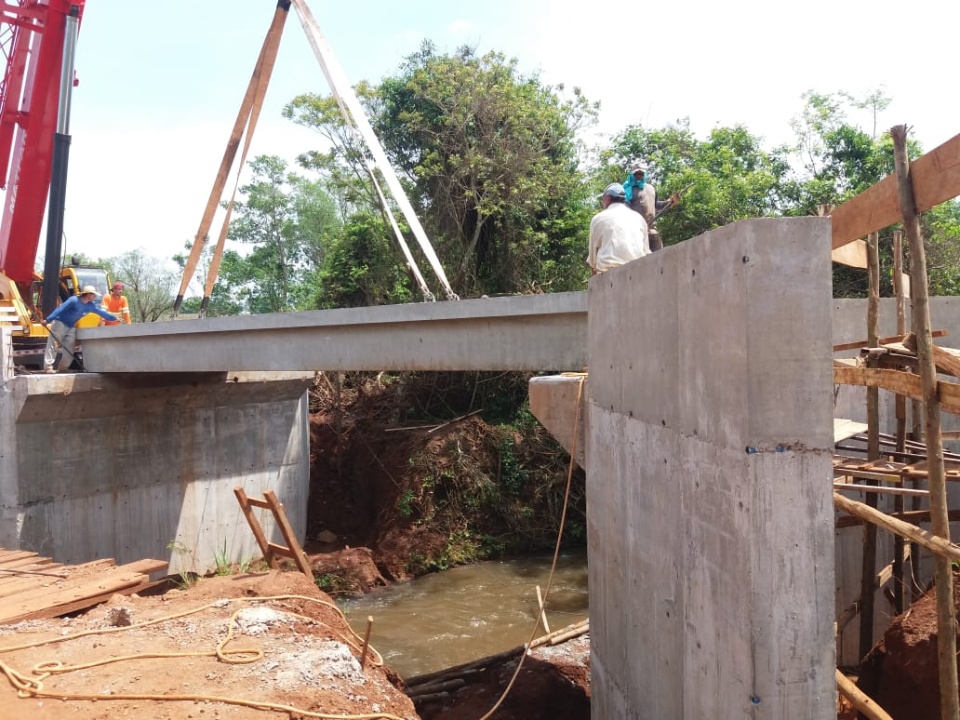 Para Vereadora Aninha, Ponte de Concreto dará mais segurança para os moradores da região da Água Encanada