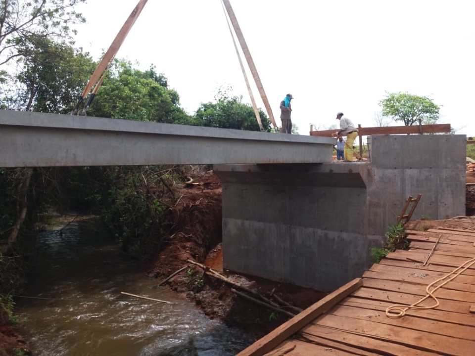 Para Vereadora Aninha, Ponte de Concreto dará mais segurança para os moradores da região da Água Encanada