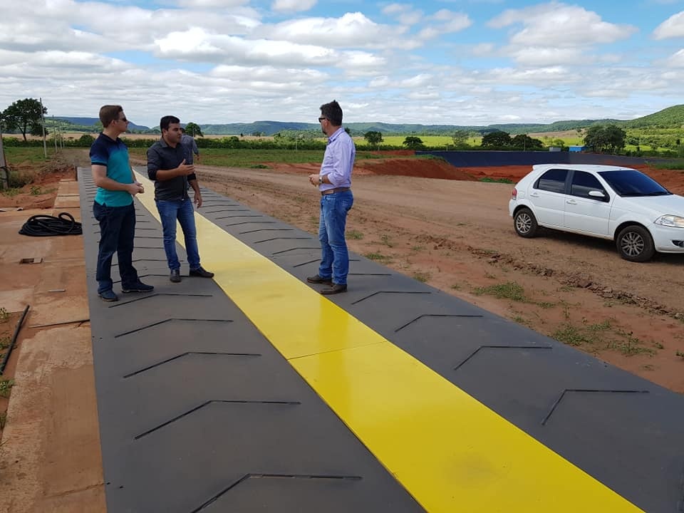 Vereadores de Rio Brilhante visitam projeto de aterro sanitário em Sidrolândia