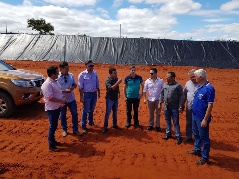 Vereadores de Rio Brilhante visitam projeto de aterro sanitário em Sidrolândia