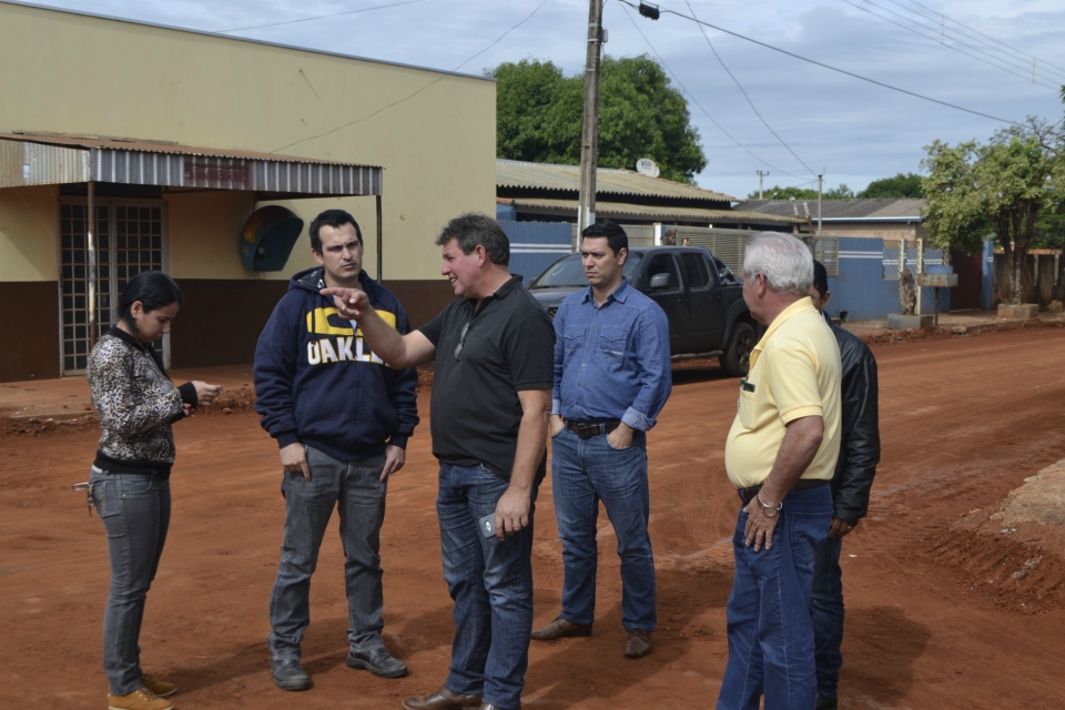 Prefeito Juvenal Neto acompanha obra de Pavimentação Prefeito Juvenal Neto acompanha obra de Pavimentação