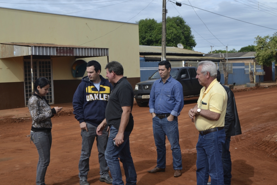 Prefeito Juvenal Neto acompanha obra de Pavimentação Prefeito Juvenal Neto acompanha obra de Pavimentação