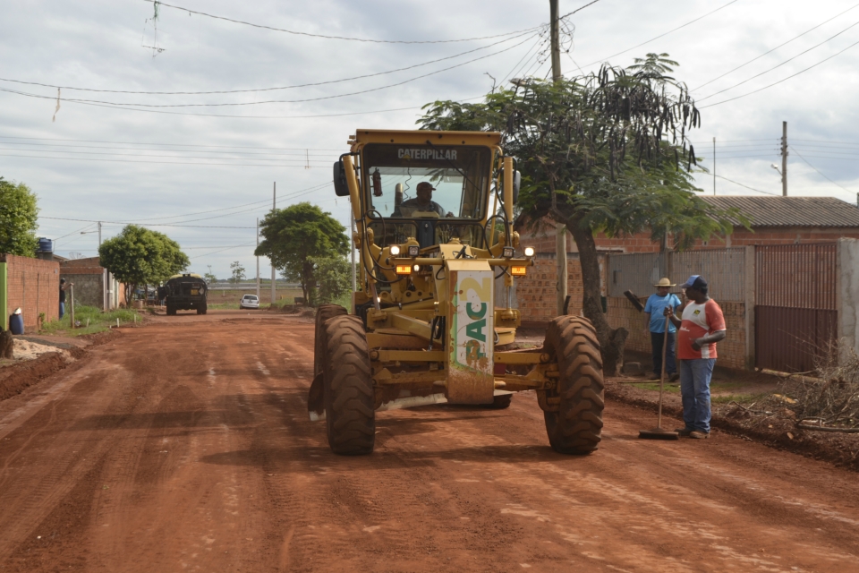 Prefeito Juvenal Neto acompanha obra de Pavimentação Prefeito Juvenal Neto acompanha obra de Pavimentação