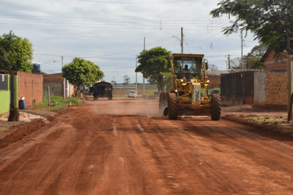 Prefeito Juvenal Neto acompanha obra de Pavimentação Prefeito Juvenal Neto acompanha obra de Pavimentação