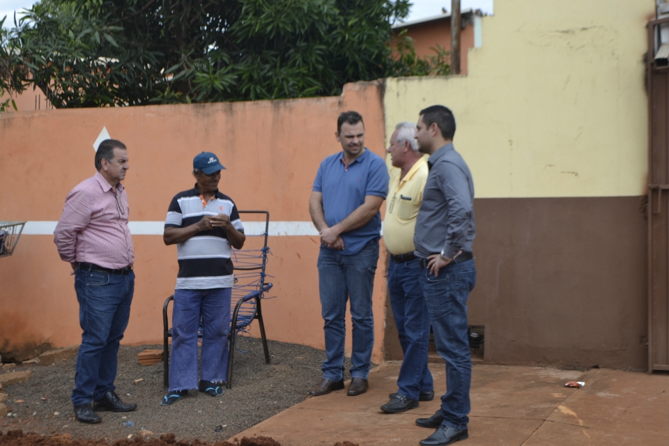 Prefeito Juvenal Neto acompanha obra de Pavimentação Prefeito Juvenal Neto acompanha obra de Pavimentação