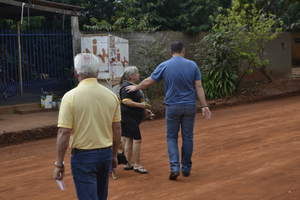 Prefeito Juvenal Neto acompanha obra de Pavimentação Prefeito Juvenal Neto acompanha obra de Pavimentação