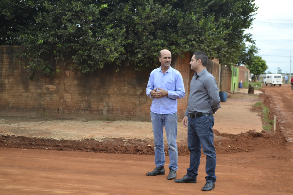 Prefeito Juvenal Neto acompanha obra de Pavimentação Prefeito Juvenal Neto acompanha obra de Pavimentação