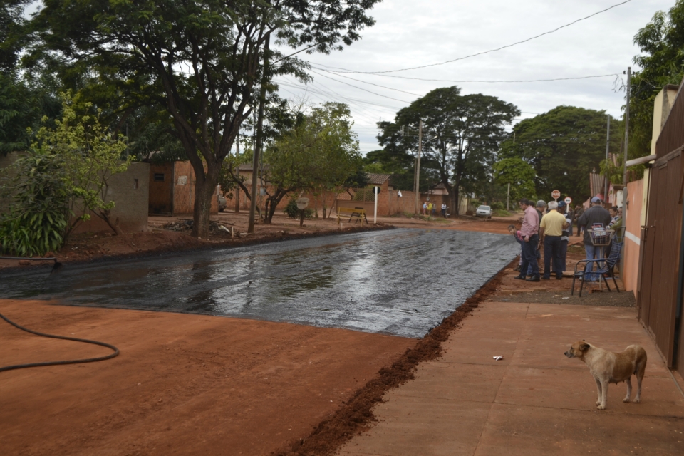 Prefeito Juvenal Neto acompanha obra de Pavimentação Prefeito Juvenal Neto acompanha obra de Pavimentação