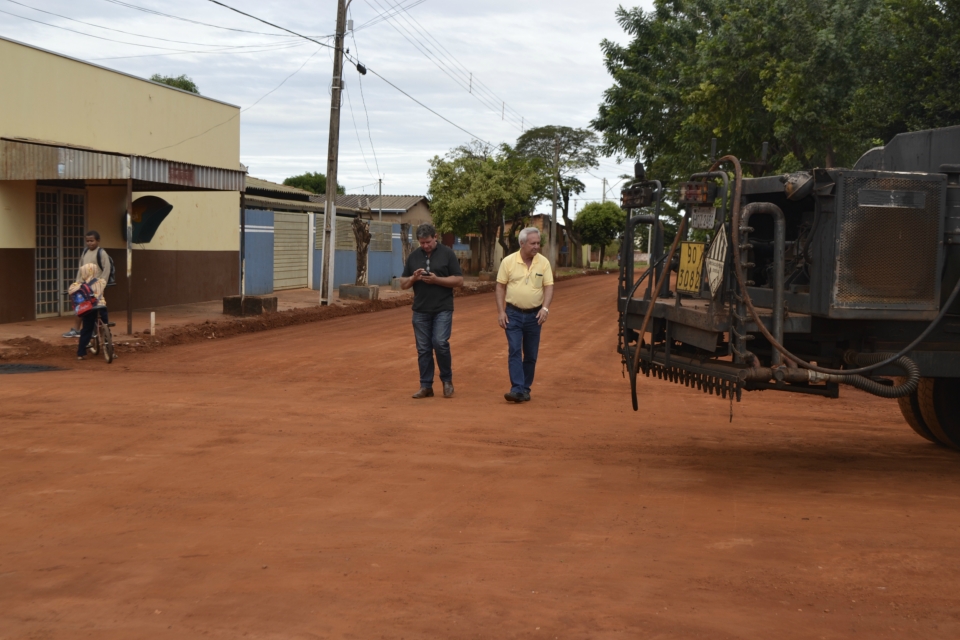 Prefeito Juvenal Neto acompanha obra de Pavimentação Prefeito Juvenal Neto acompanha obra de Pavimentação