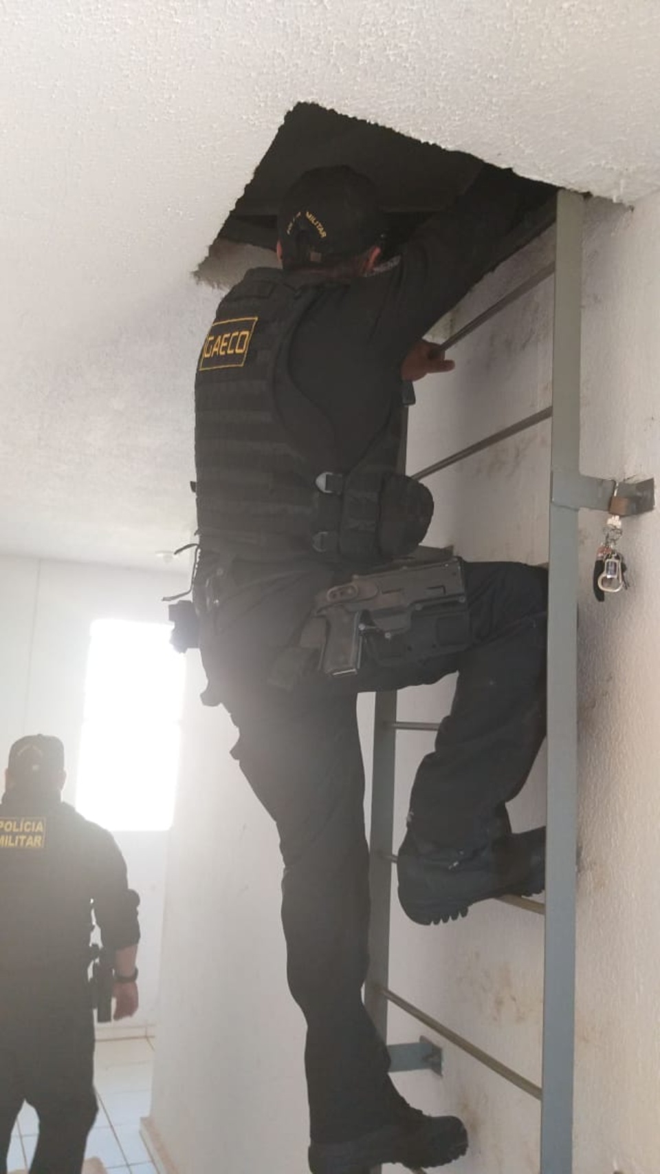 GAECO deflagra a Operação Yin Yang com apoio da SEJUSP, 48 mandados de prisão e 12 de busca e apreensão GAECO deflagra a Operação Yin Yang com apoio da SEJUSP, 48 mandados de prisão e 12 de busca e apreensão