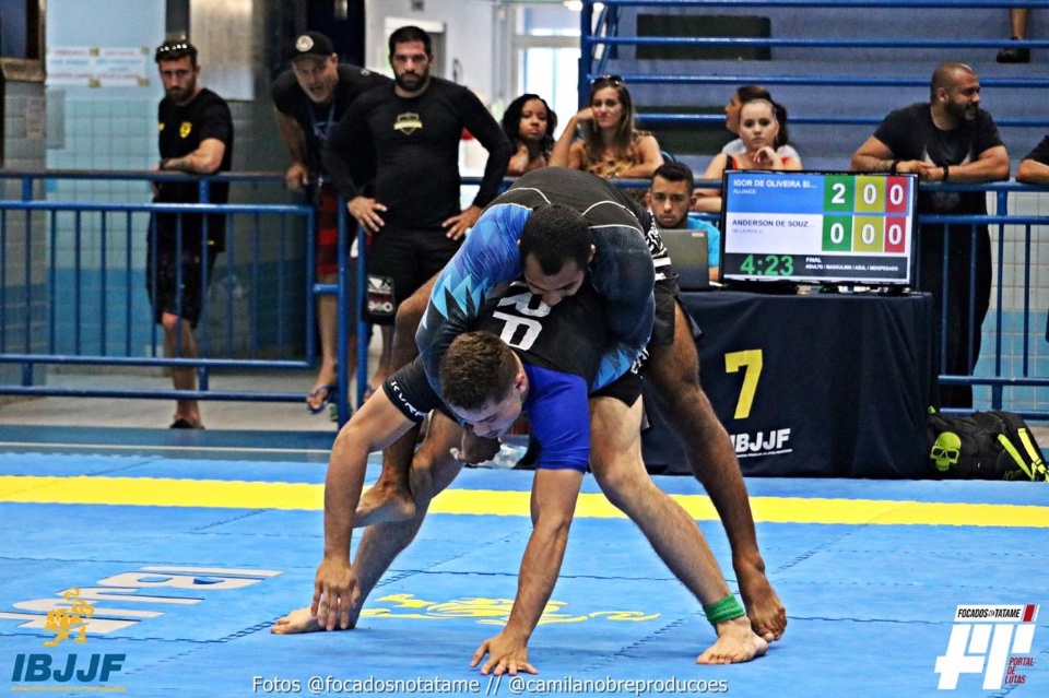 Atleta de Nova Alvorada do Sul conquista medalha de ouro em competição realizada em Santa Catarina