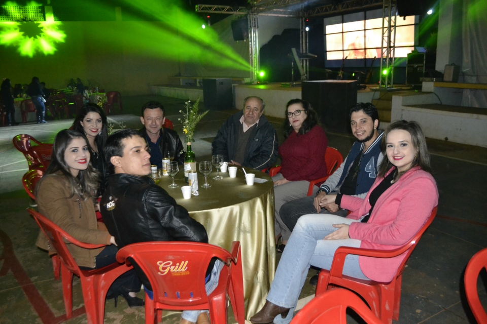 APAE promoveu jantar beneficente