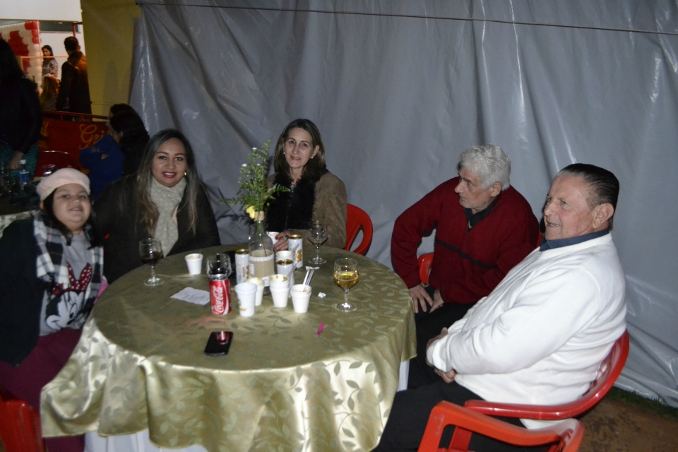 APAE promoveu jantar beneficente
