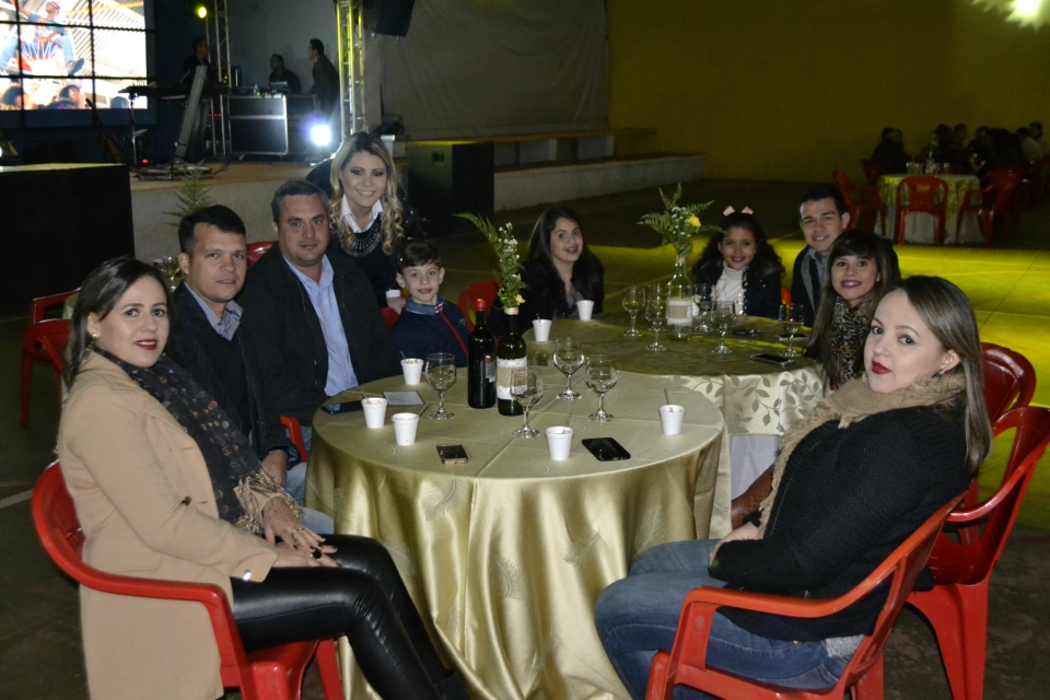 APAE promoveu jantar beneficente